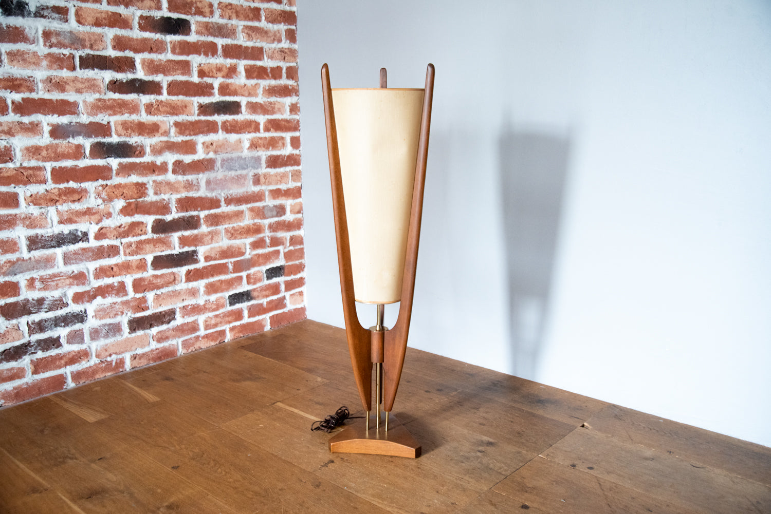 FLOOR LAMP