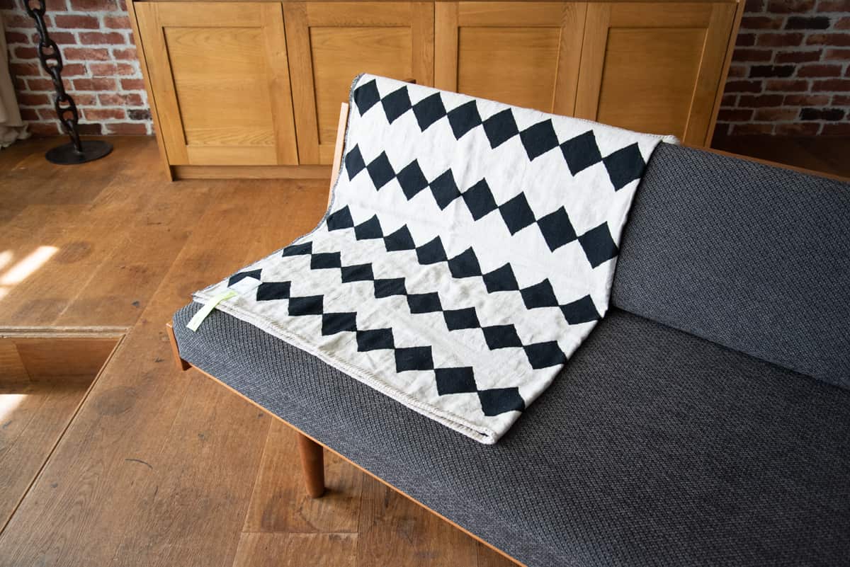 LOOMER DIAMOND JACQARD BLANKET
