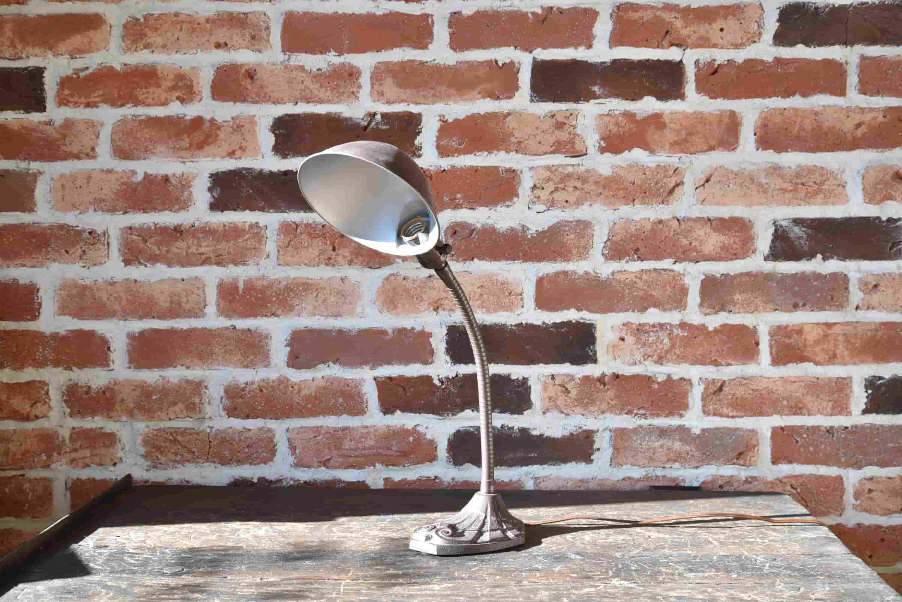 DESK LAMP
