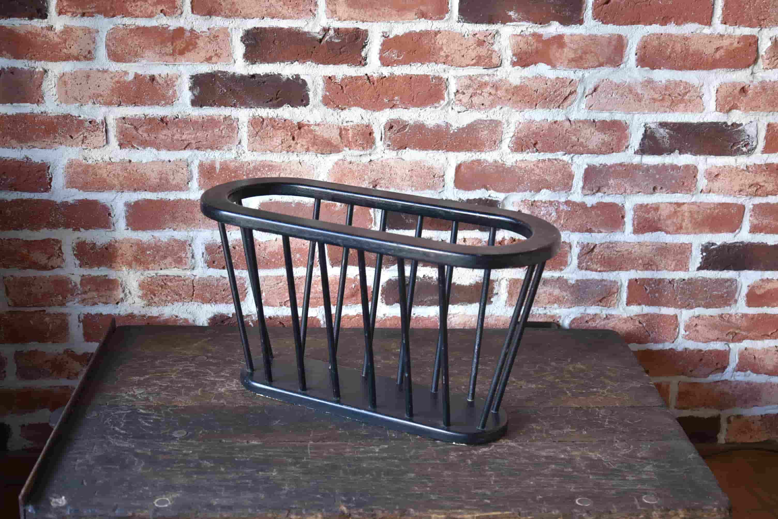 MAGAZINE RACK