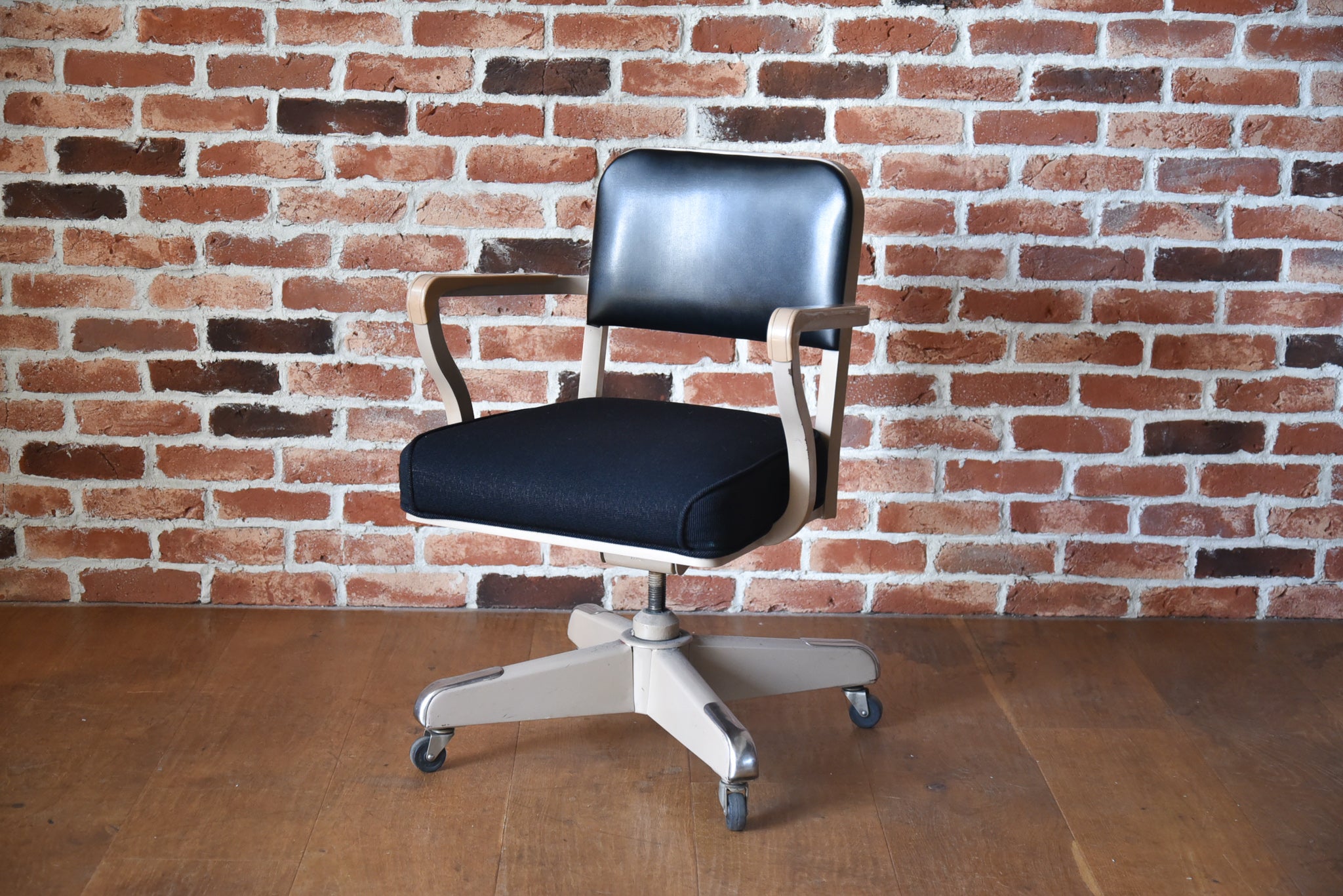 DESK CHAIR