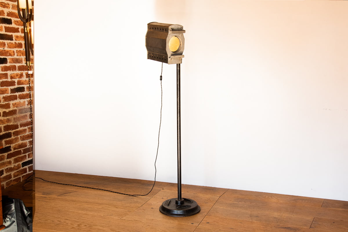 FLOOR LAMP